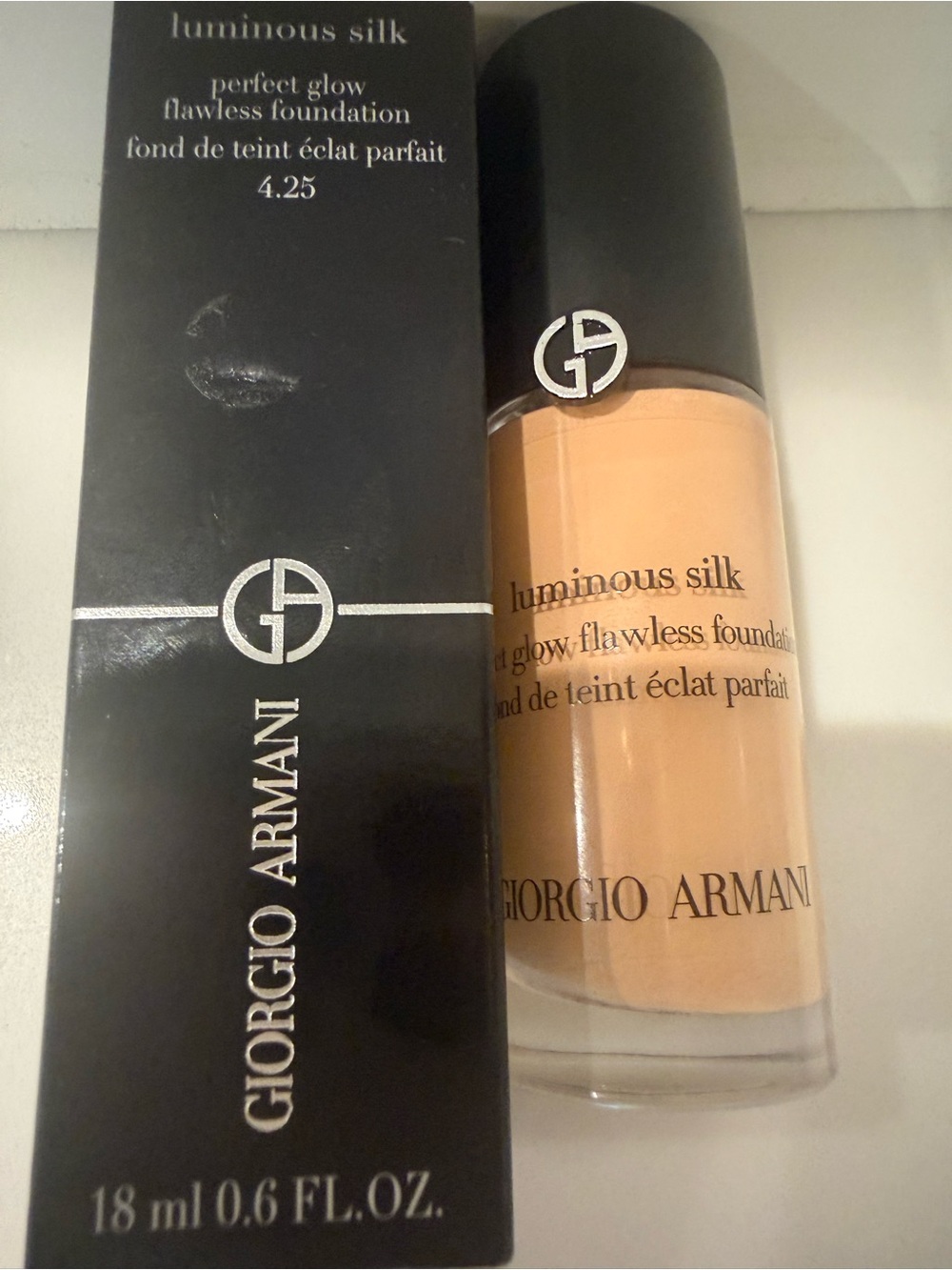 New Giorgio Armani Luminous Silk Foundation - 4.25 - Picture 8 of 8